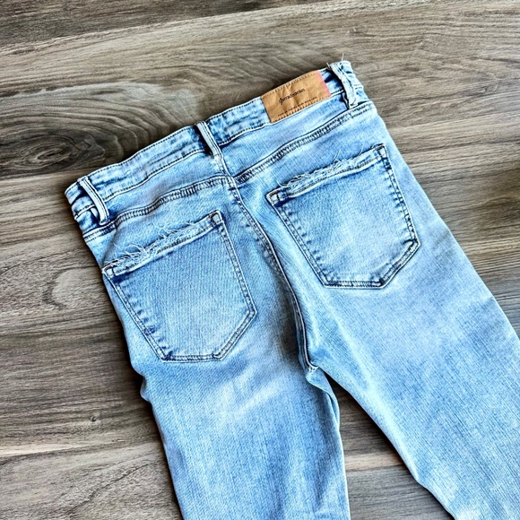 STRADIVARIUS Regular High Waist Jeans Distressed Acid Wash 5-pocket Size USA 6 - Picture 10 of 12